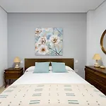Home2book Stylish & Roomy Cruz Center