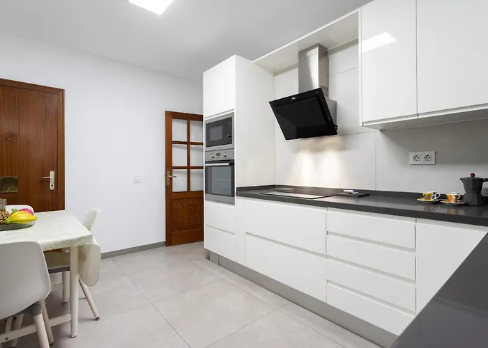 Home2book Stylish & Roomy Cruz Center *